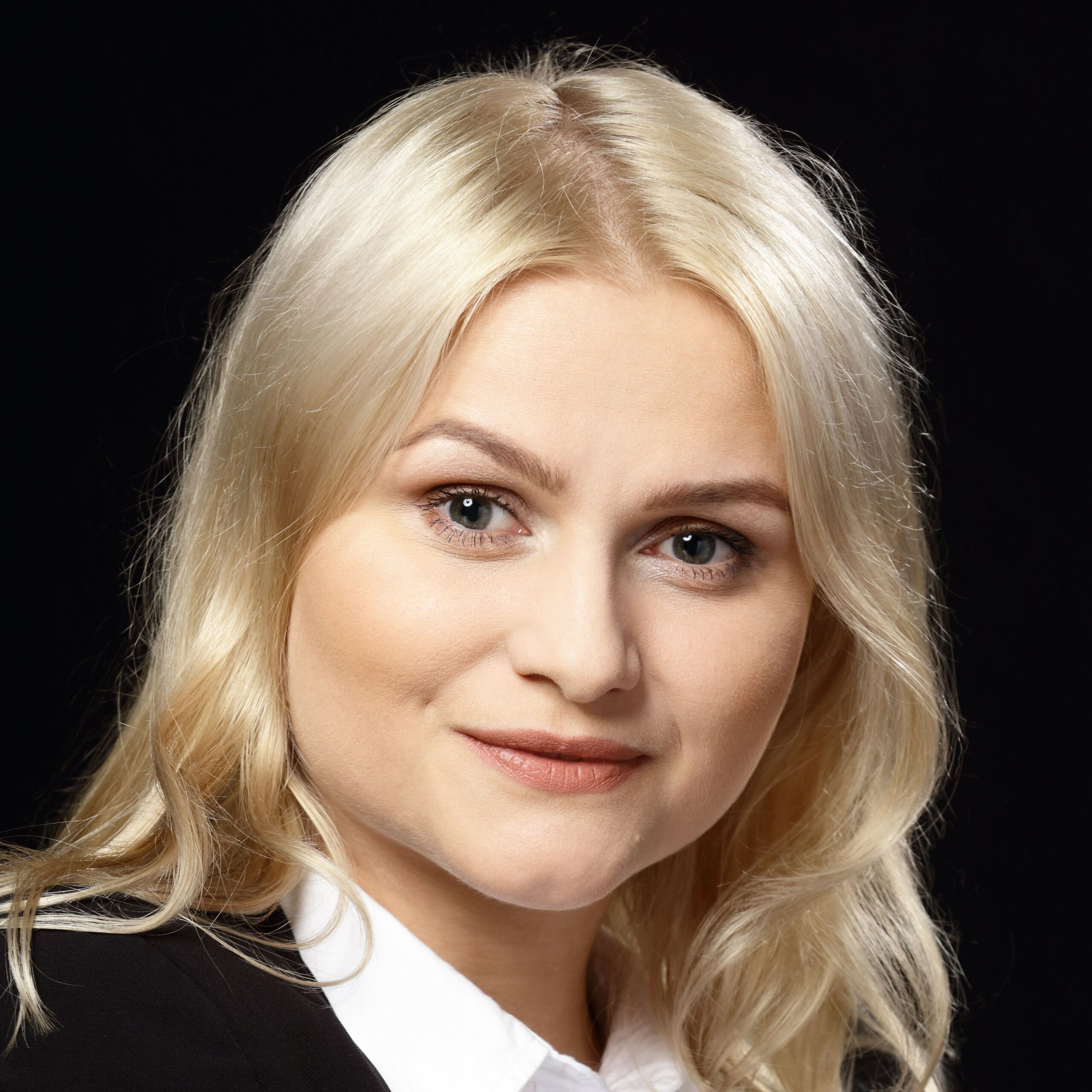 Monika Mital kwadrat scaled